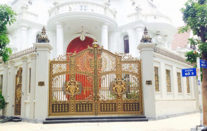 Cổng nhôm đúc mẫu C-105
