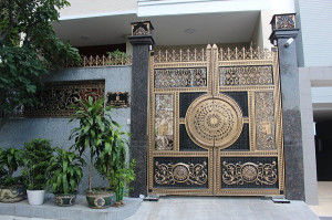 Cổng nhôm đúc mẫu C-102